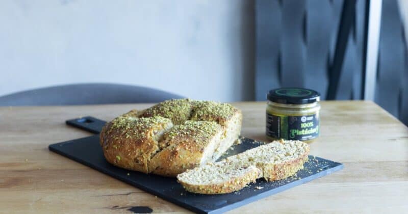 Luxusný a jednoduchý pistáciový mazanec s datľami