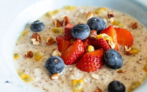 Quinoa na sladko: Dokonalá raňajková kaša z quinoy