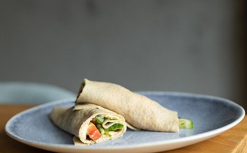 Tortilla z quinoy ako raňajkové burrito