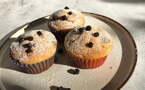 Recept: Vláčne tvarohové muffiny s čučoriedkami