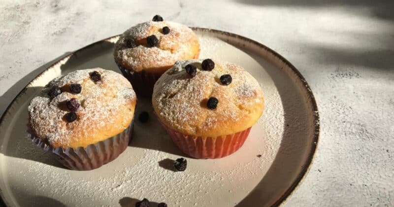 Recept: Vláčne tvarohové muffiny s čučoriedkami