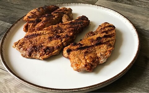 Bravčový stehník na grilovanie: Ako ho naložiť