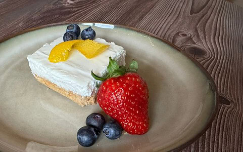 Recept: Nejlepší citronový cheesecake s kešu a ovocem