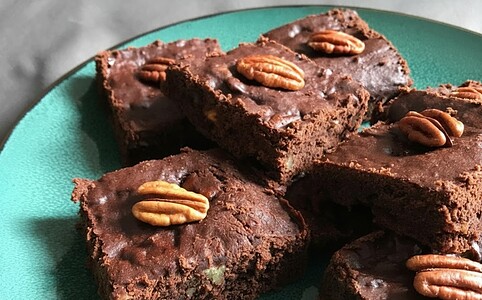 Ako upiecť banánové brownies.