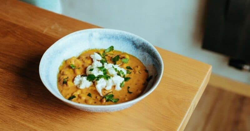 Indické kari (korma).