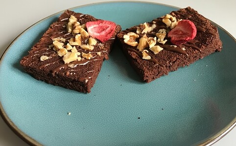 Zdravé brownies s orechmi.
