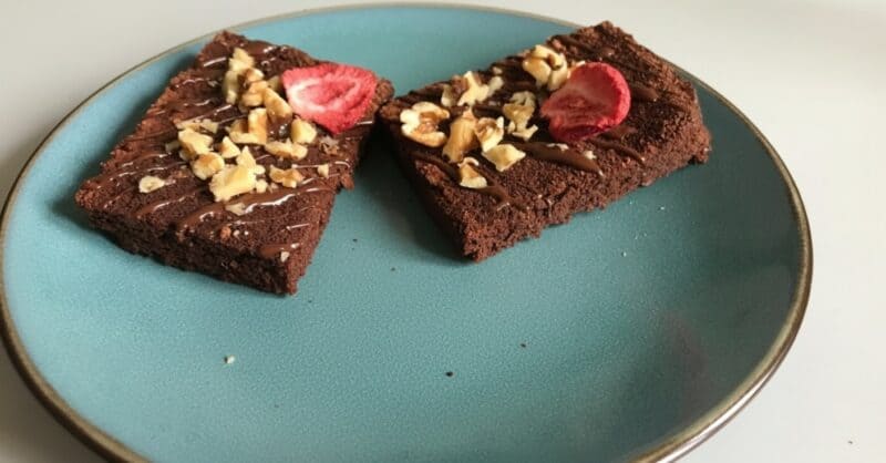 Zdravé brownies s orechmi.