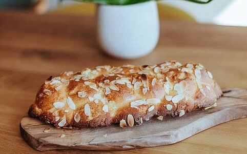 Zdravá nadýchaná tvarohová vianočka (low carb).